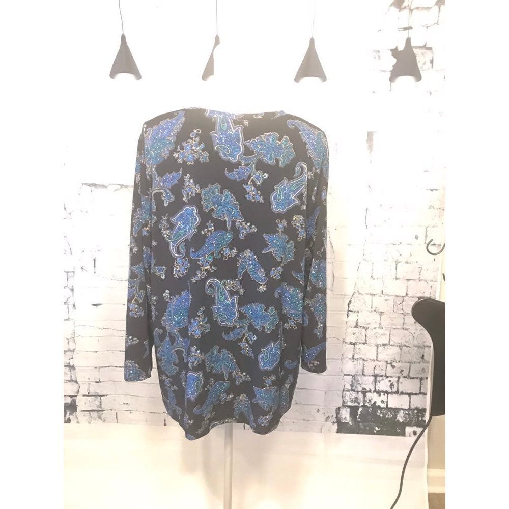 Beautiful flowered blouse - Picture 2 of 6